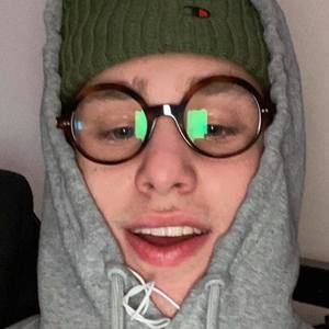 Meet your Posher, Cam